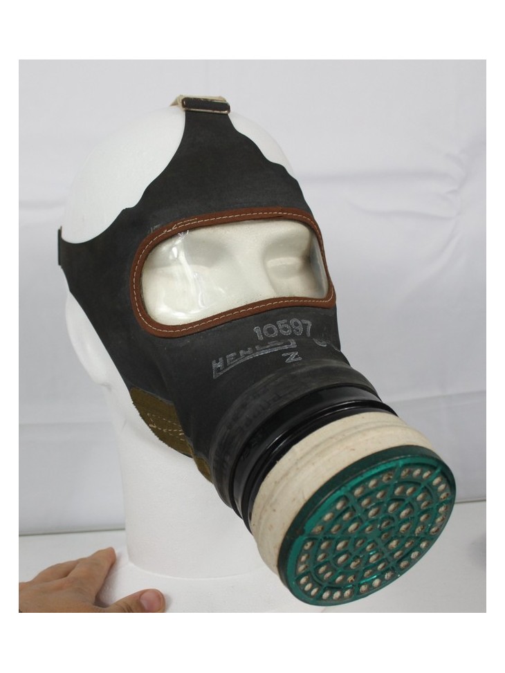 Genuine Surplus British WW2 Civilian Protection Gas Mask Dated 1938 (921)