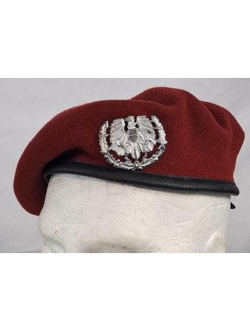 Genuine Surplus Austrian Army Beret Red with Metal...