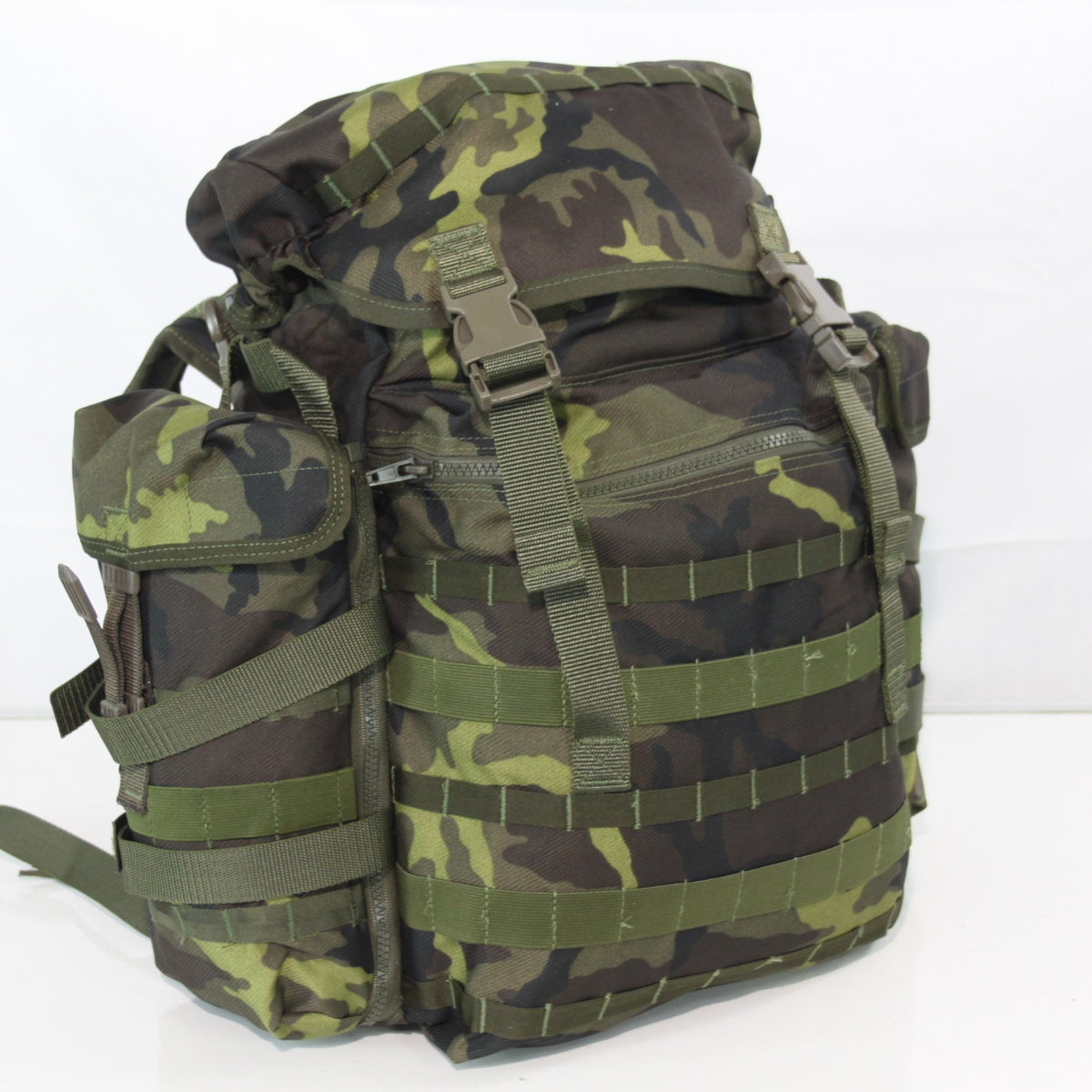 NEW Genuine Surplus Czech Army Rucksack Daysack Wood Camo Holes in Base (3372)