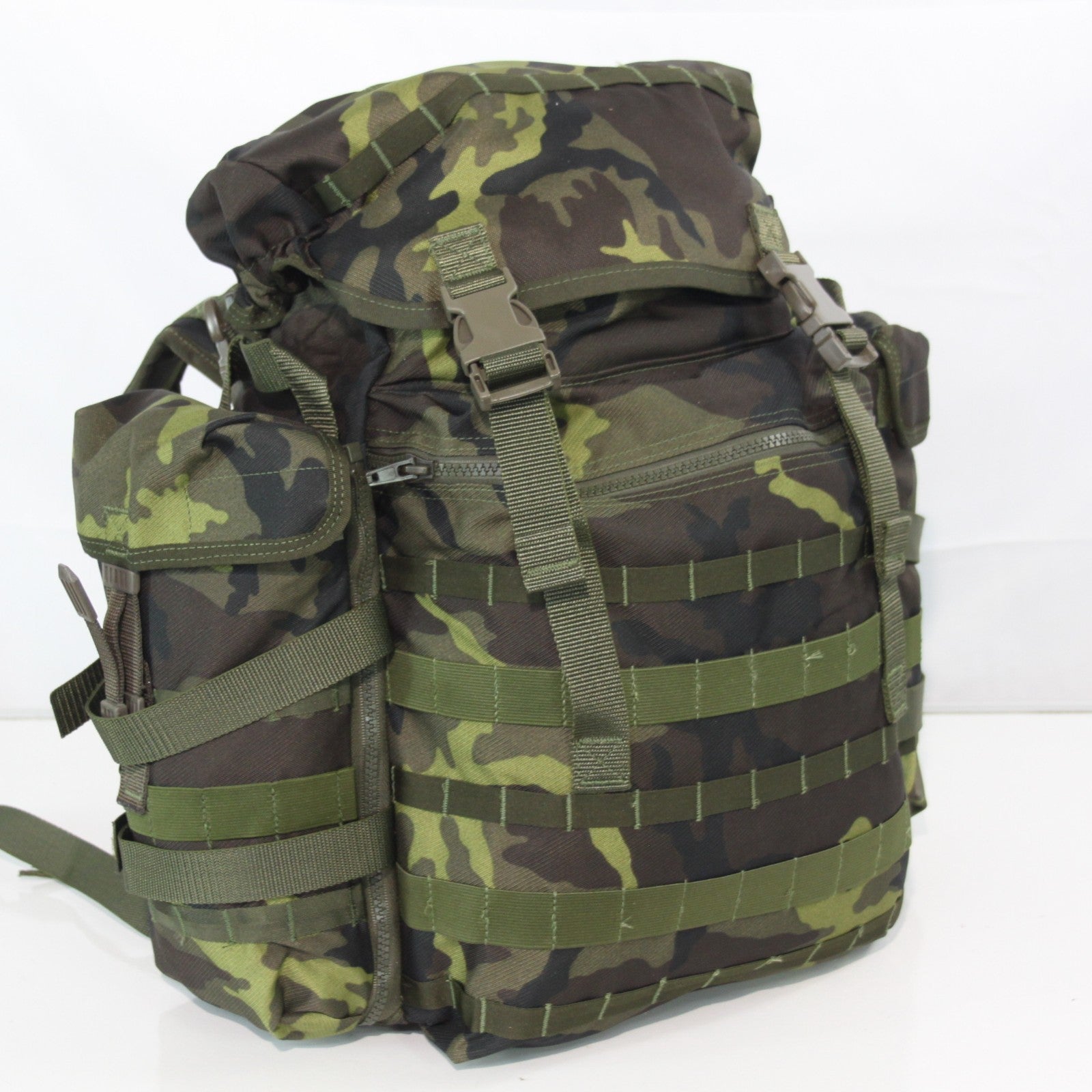 NEW Genuine Surplus Czech Army Rucksack Daysack Wood Camo Holes in Base (3372)