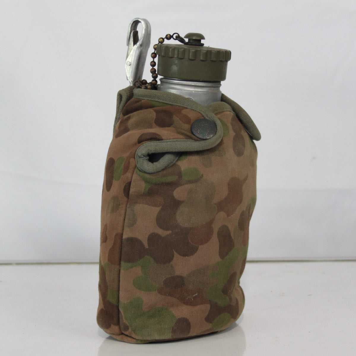 Genuine Surplus Austrian Pea Camo Water Bottle Screw Top Belt Clip Cover (3463)