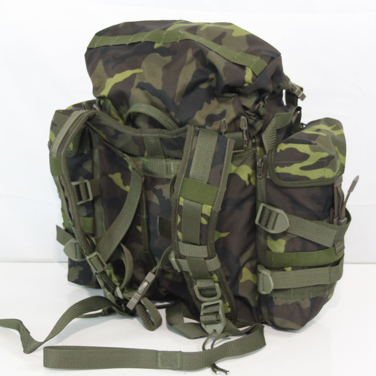 NEW Genuine Surplus Czech Army Rucksack Daysack Wood Camo Holes in Base (3372)