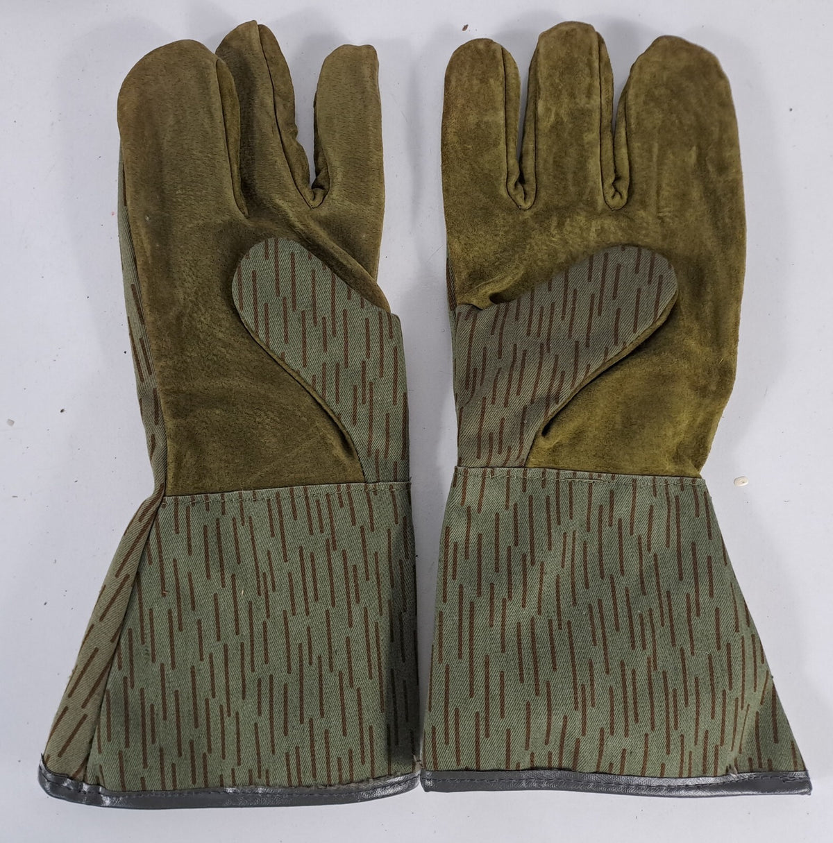 Genuine Surplus East German Strichtarn Camo Gloves Padded Leather trim Lined