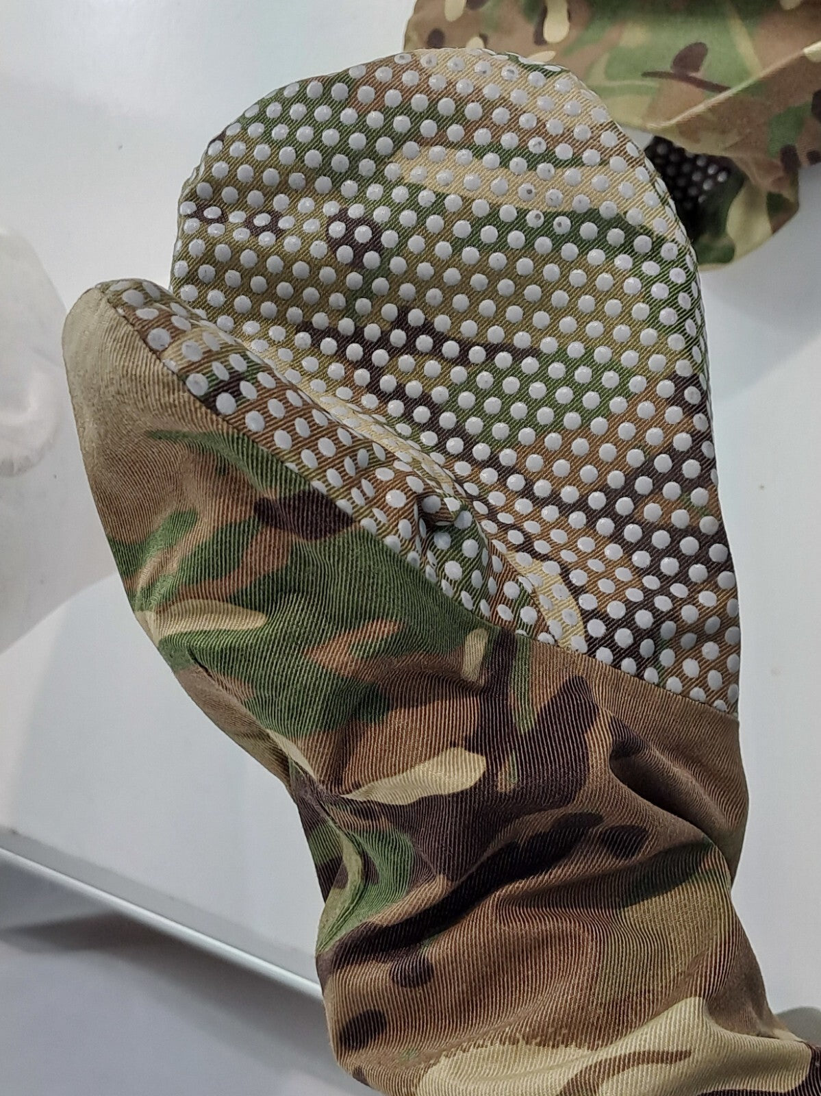 Genuine Surplus British Army MTP Waterproof Over-Mittens Size M (2291)