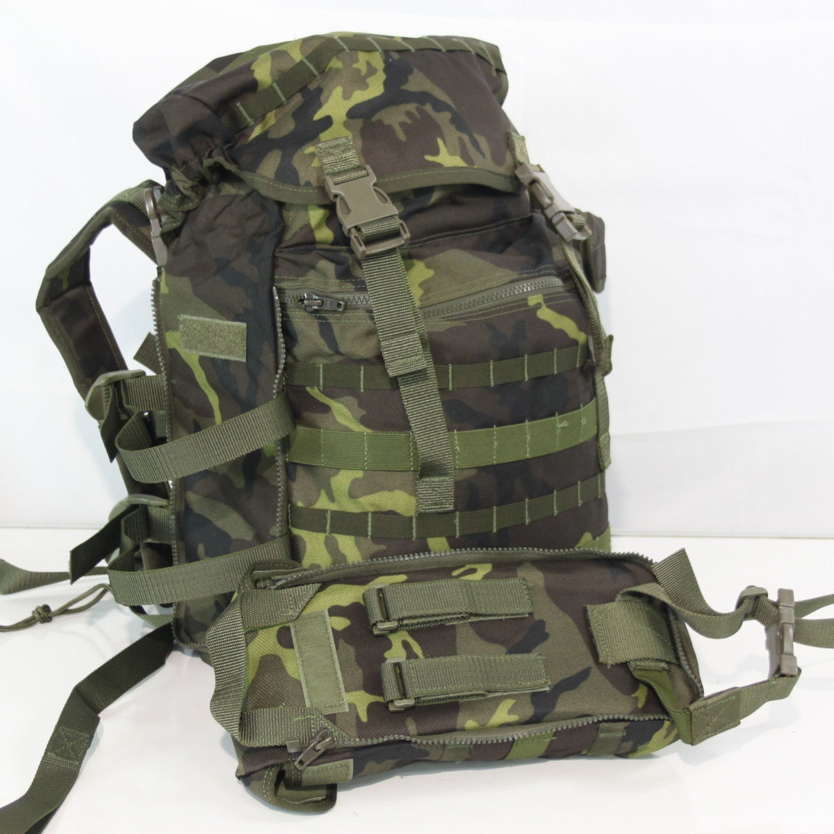 NEW Genuine Surplus Czech Army Rucksack Daysack Wood Camo Holes in Base (3372)