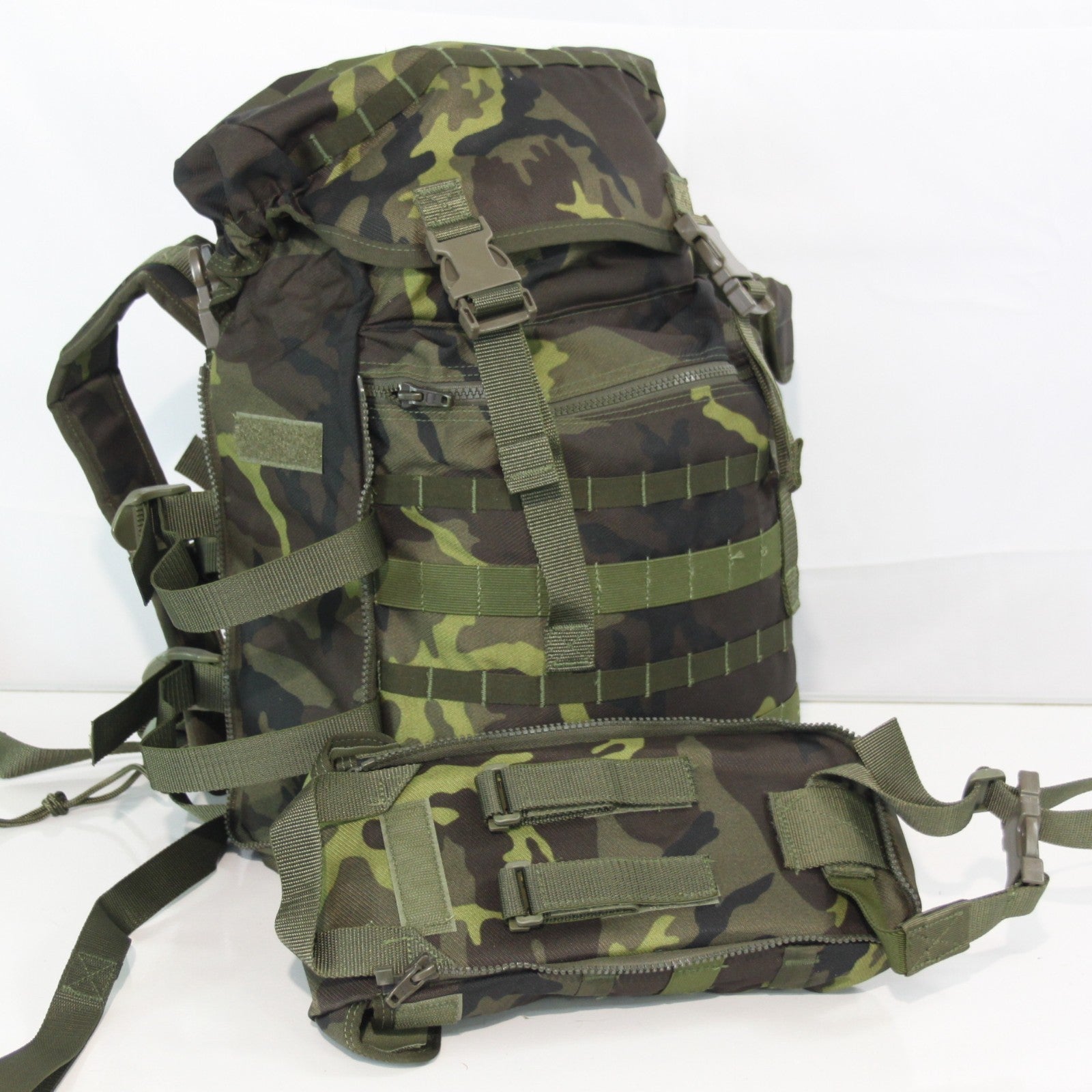 NEW Genuine Surplus Czech Army Rucksack Daysack Wood Camo Holes in Base (3372)