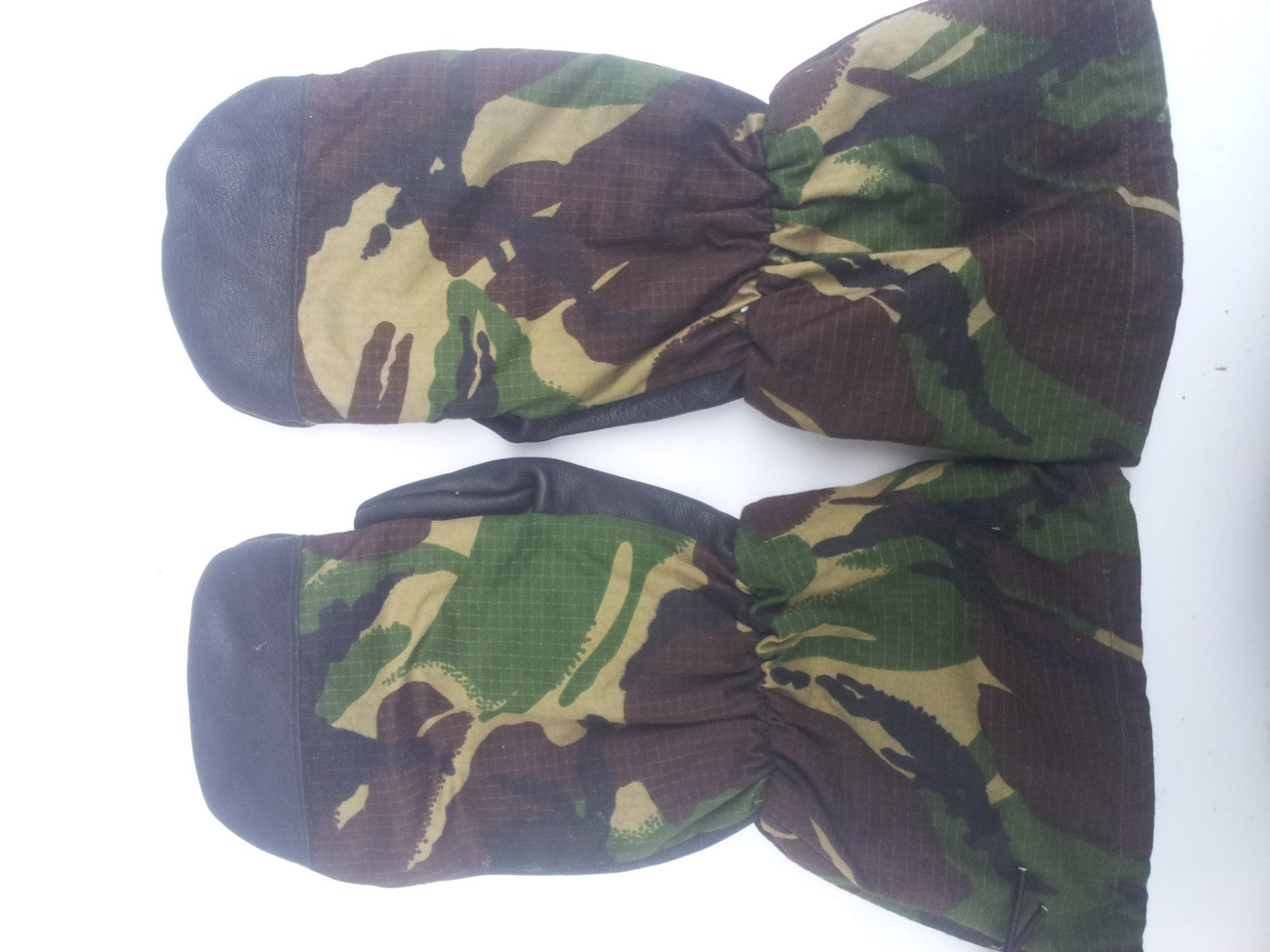 Genuine British Army Arctic Mittens Inner Mittens Leather Palm DPM Camouflage 