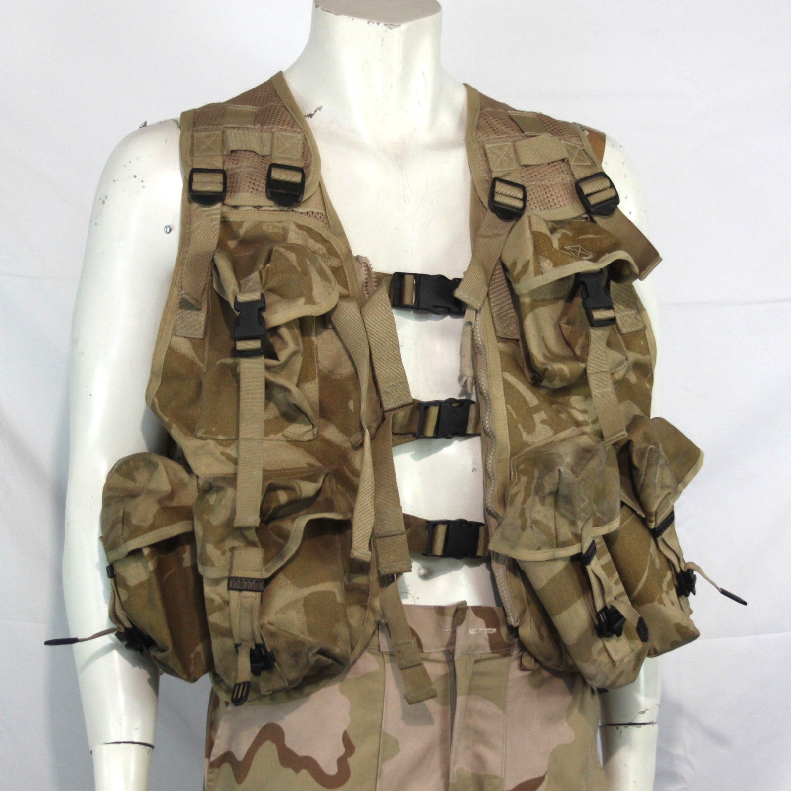 Genuine Surplus British Army Desert Assault Vest Action Vest Pouches Camo 3332