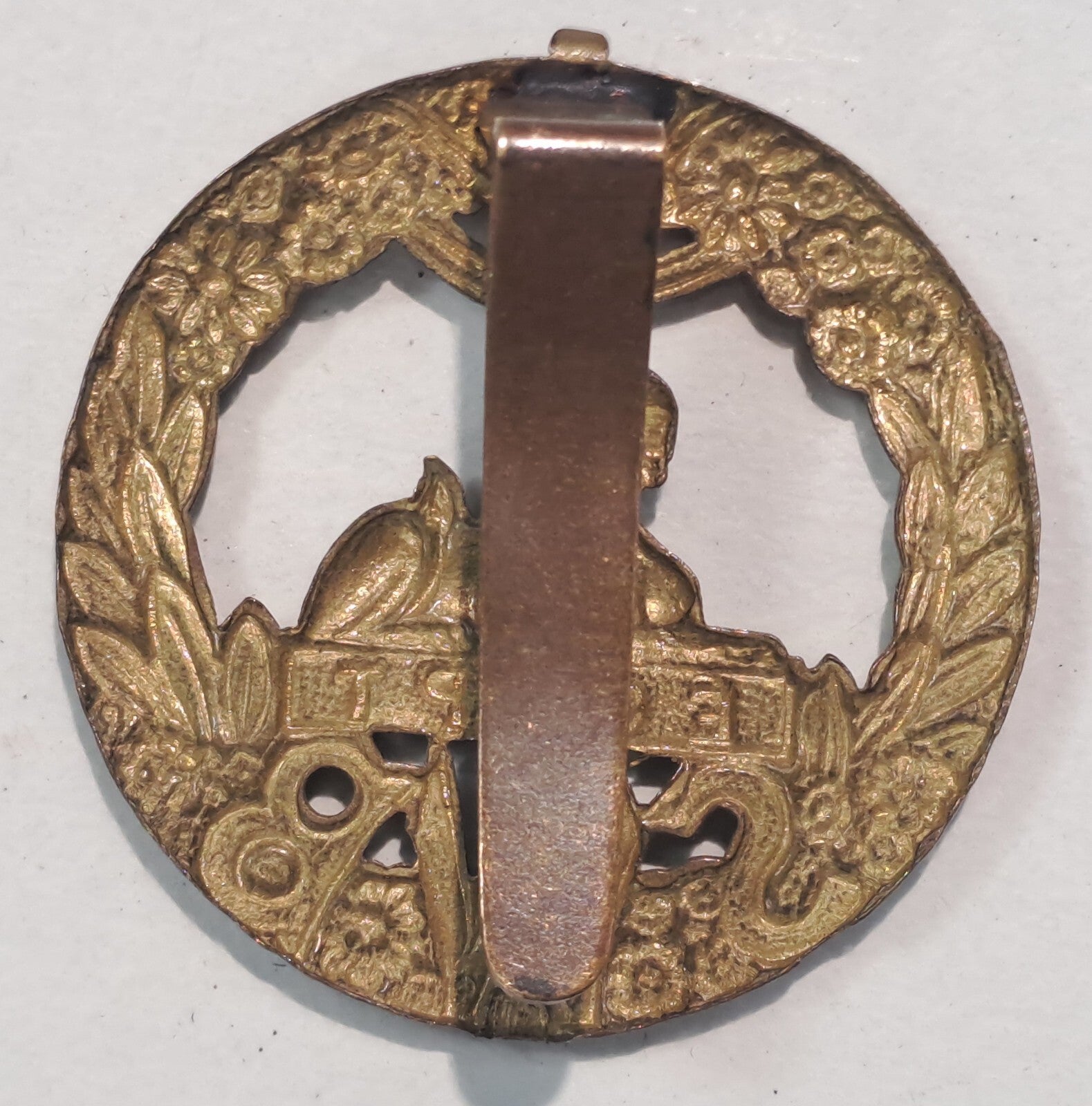 Genuine Surplus British Army Military Cap Badge South Wales Borderers 2623