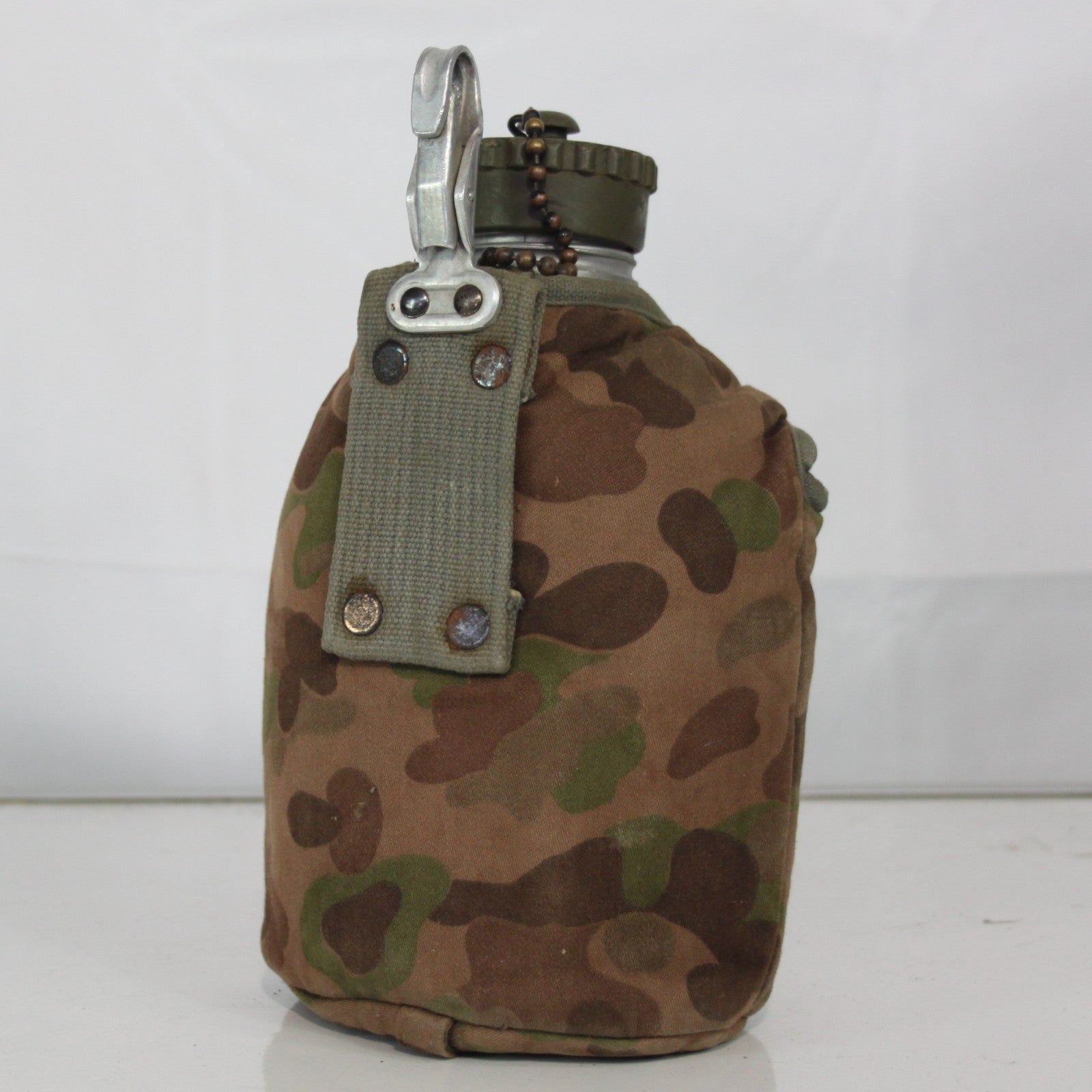Genuine Surplus Austrian Pea Camo Water Bottle Screw Top Belt Clip Cover (3463)