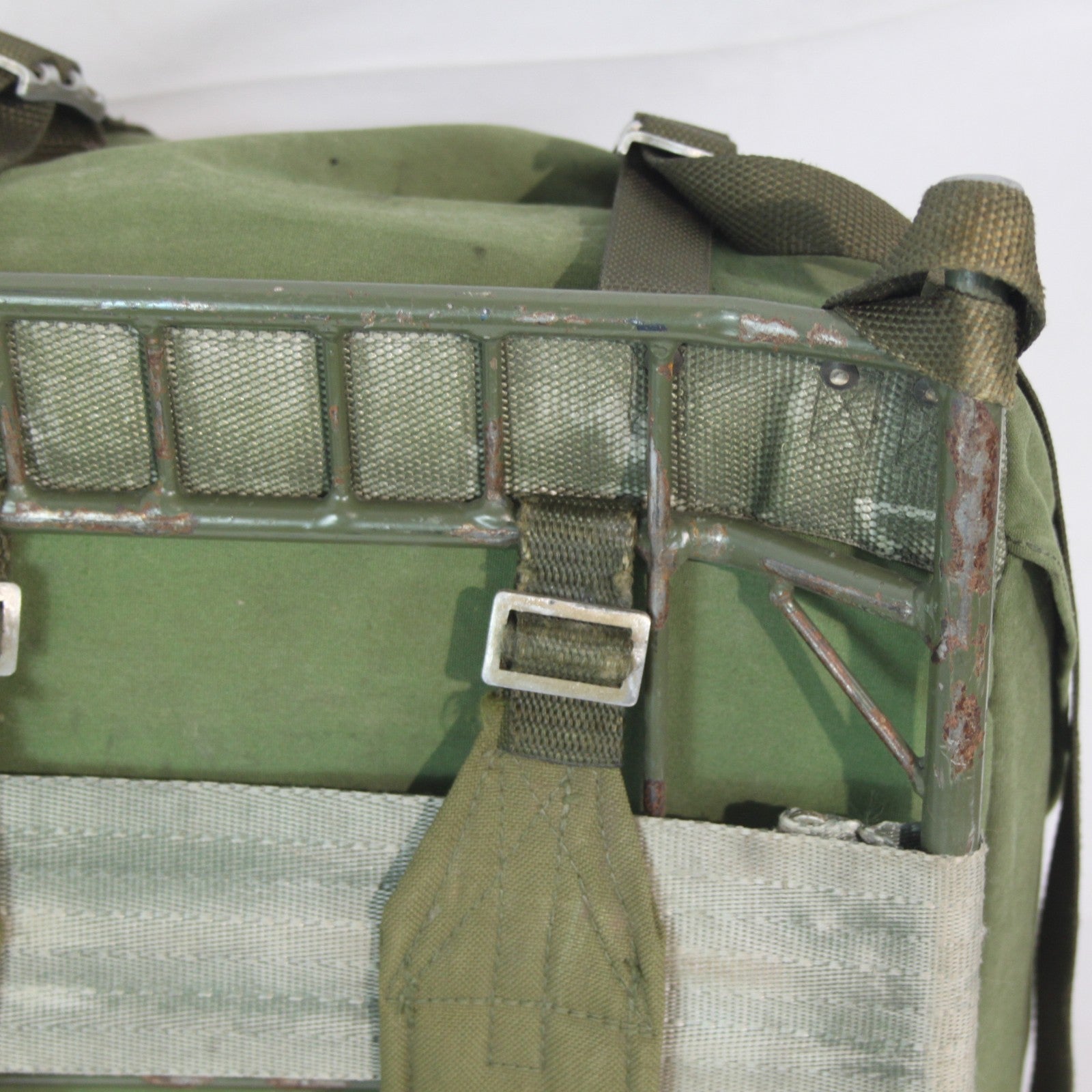 Genuine Surplus Vintage Swedish Army External Frame Bergen Rucksack (4150)
