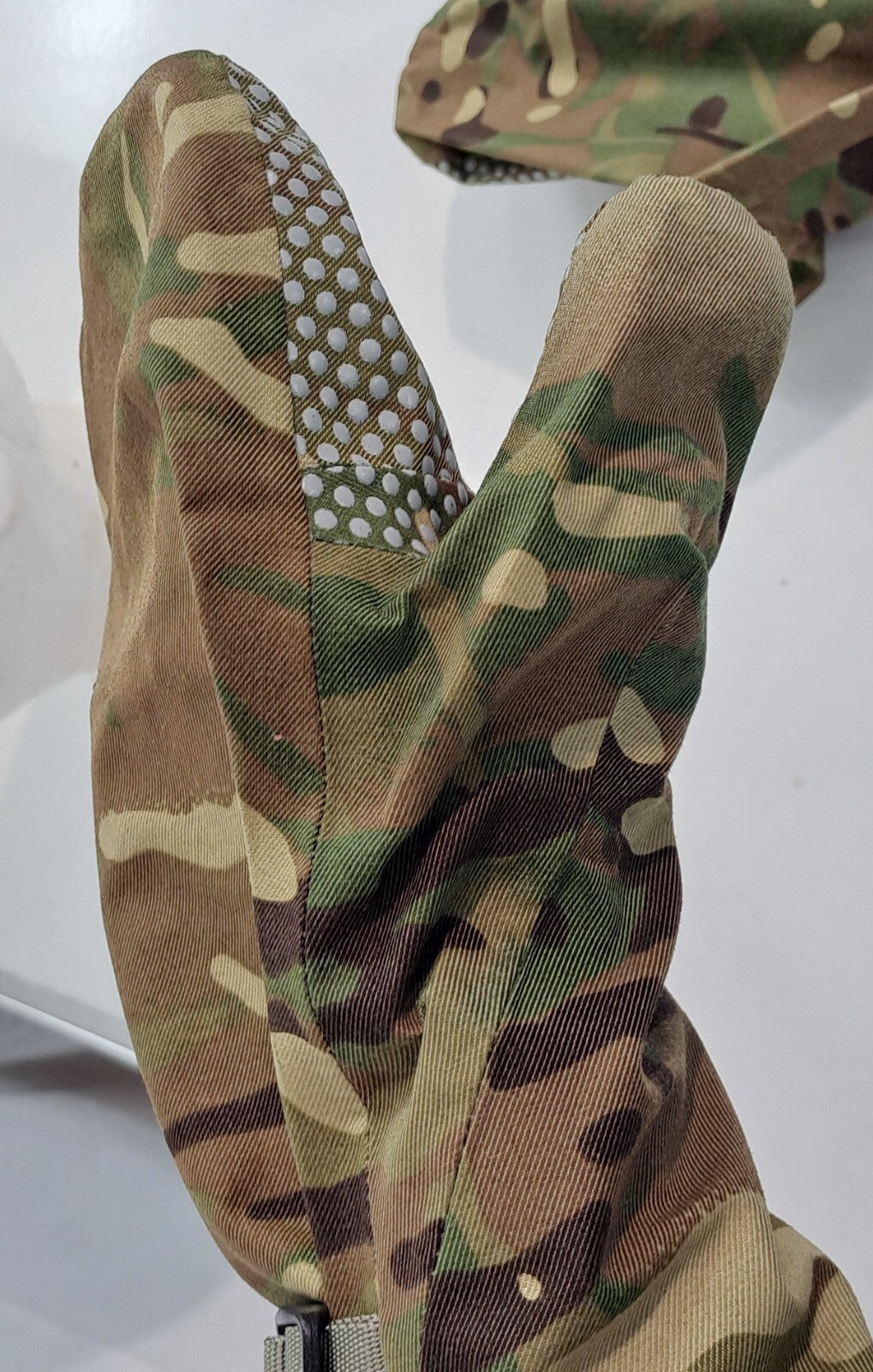Genuine Surplus British Army MTP Waterproof Over-Mittens Size M (2291)