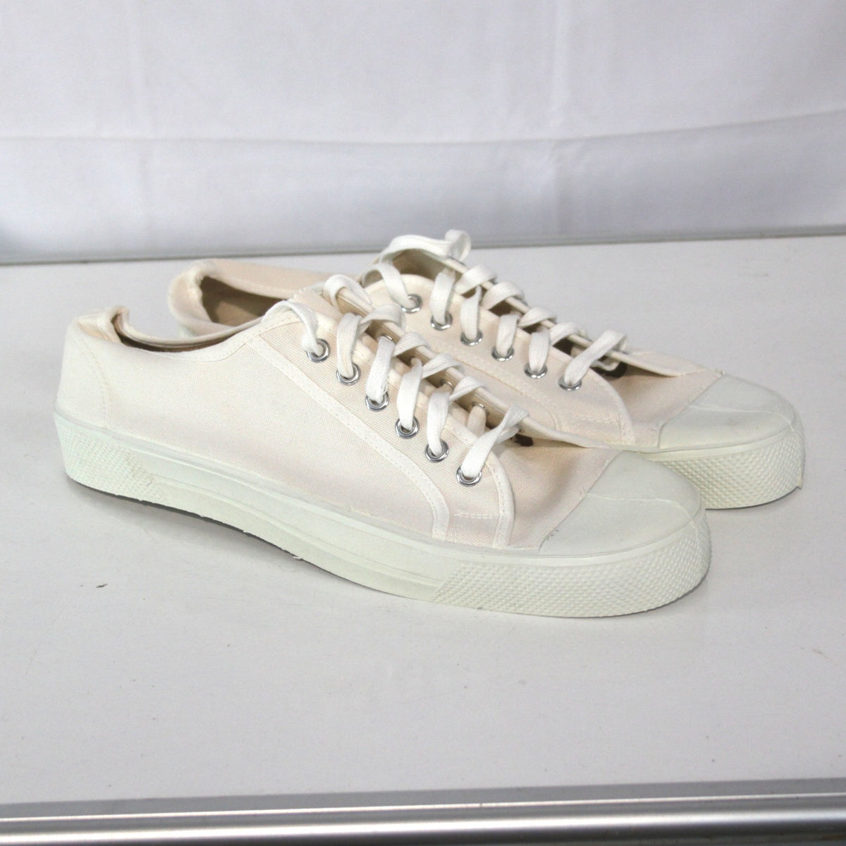 NEW Vintage Military White Plimsolls Lace Up Genuine Surplus UK 11 (3866)