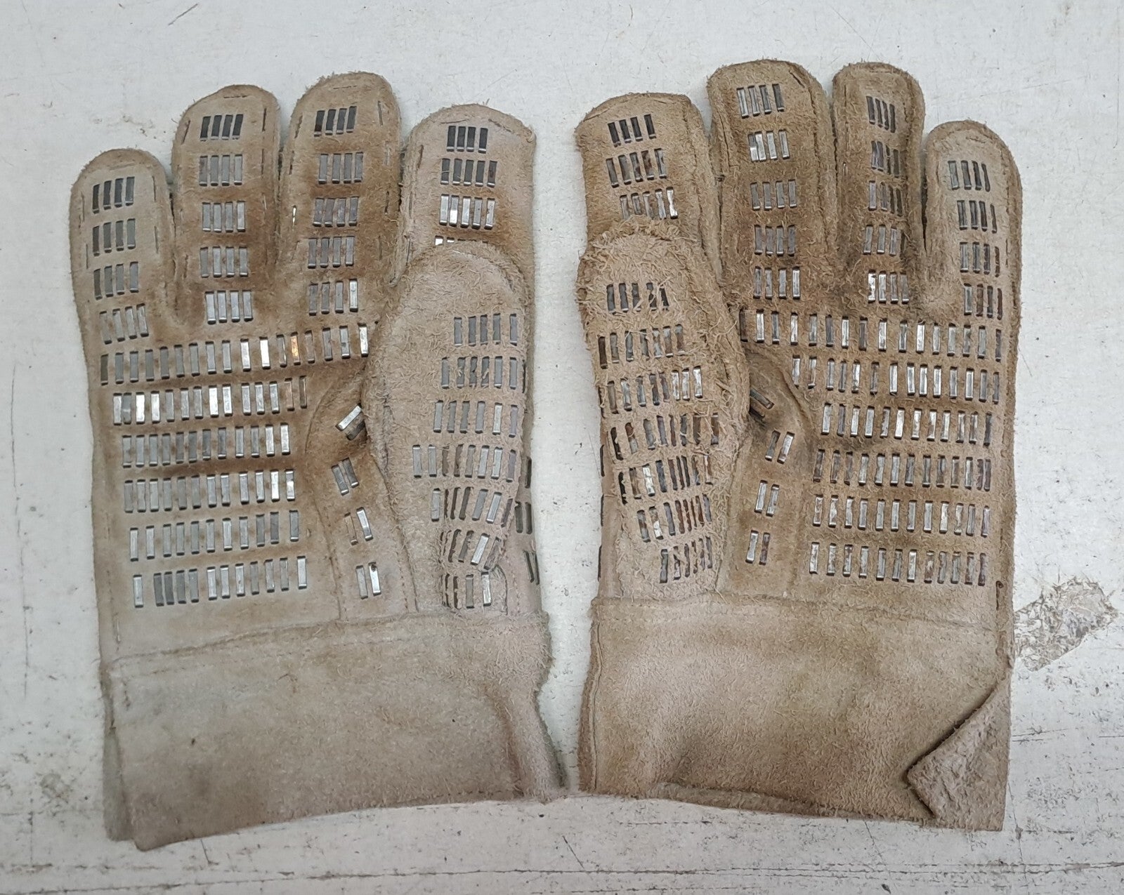 Genuine Surplus Leather and Metal Cable Handling Working Gloves One Size (3035)
