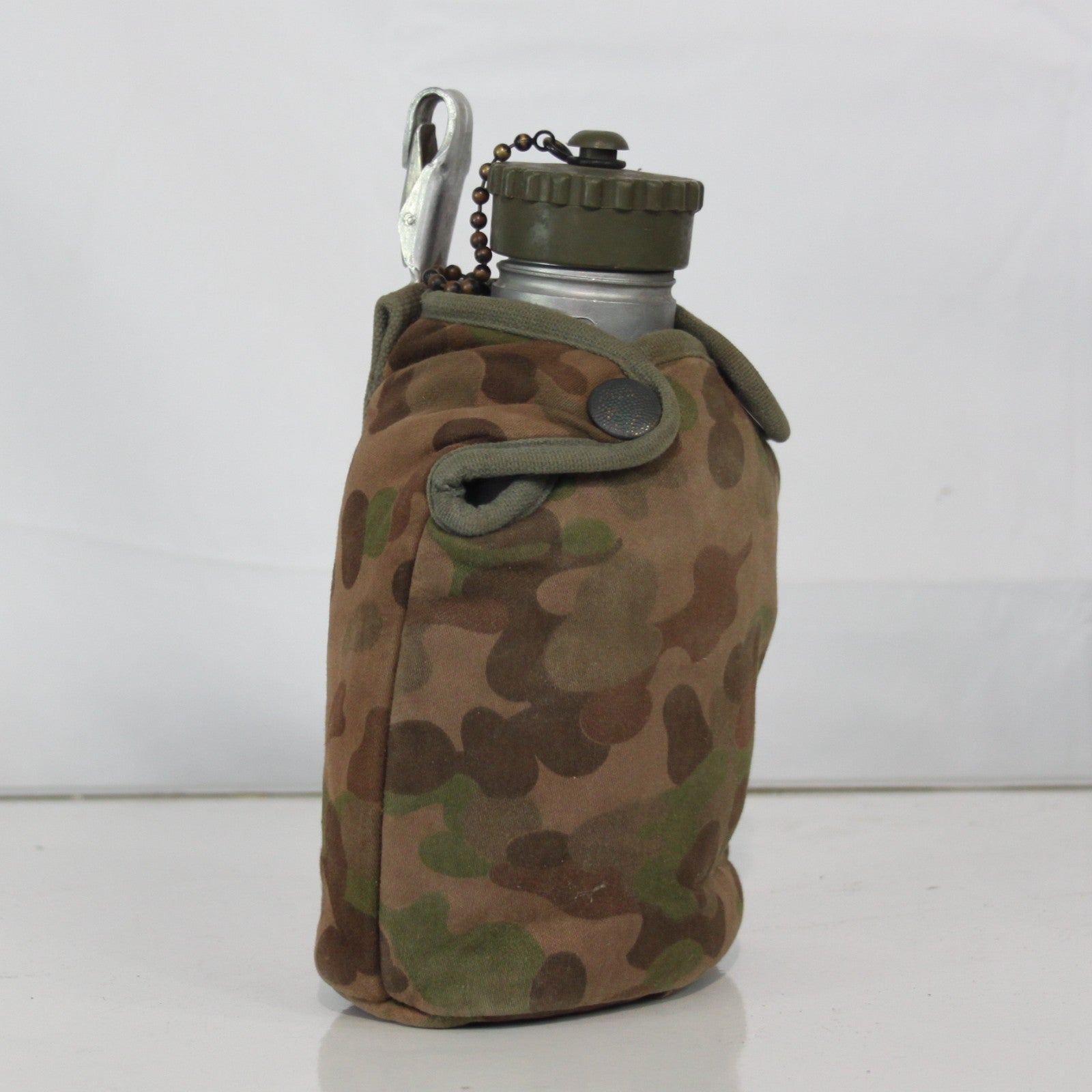 Genuine Surplus Austrian Pea Camo Water Bottle Screw Top Belt Clip Cover (3463)