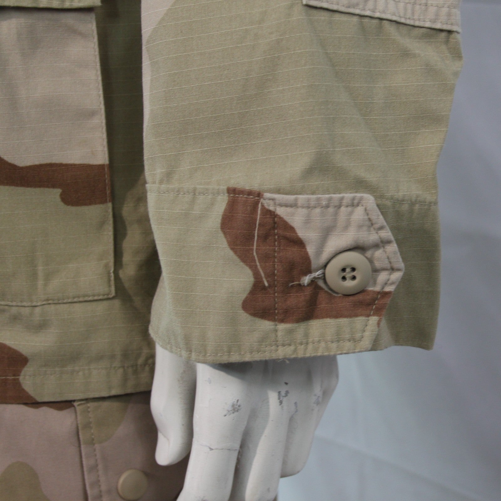 Genuine Surplus US Army TriColor Desert Camo Shirt Repaired 37-41" (3617)