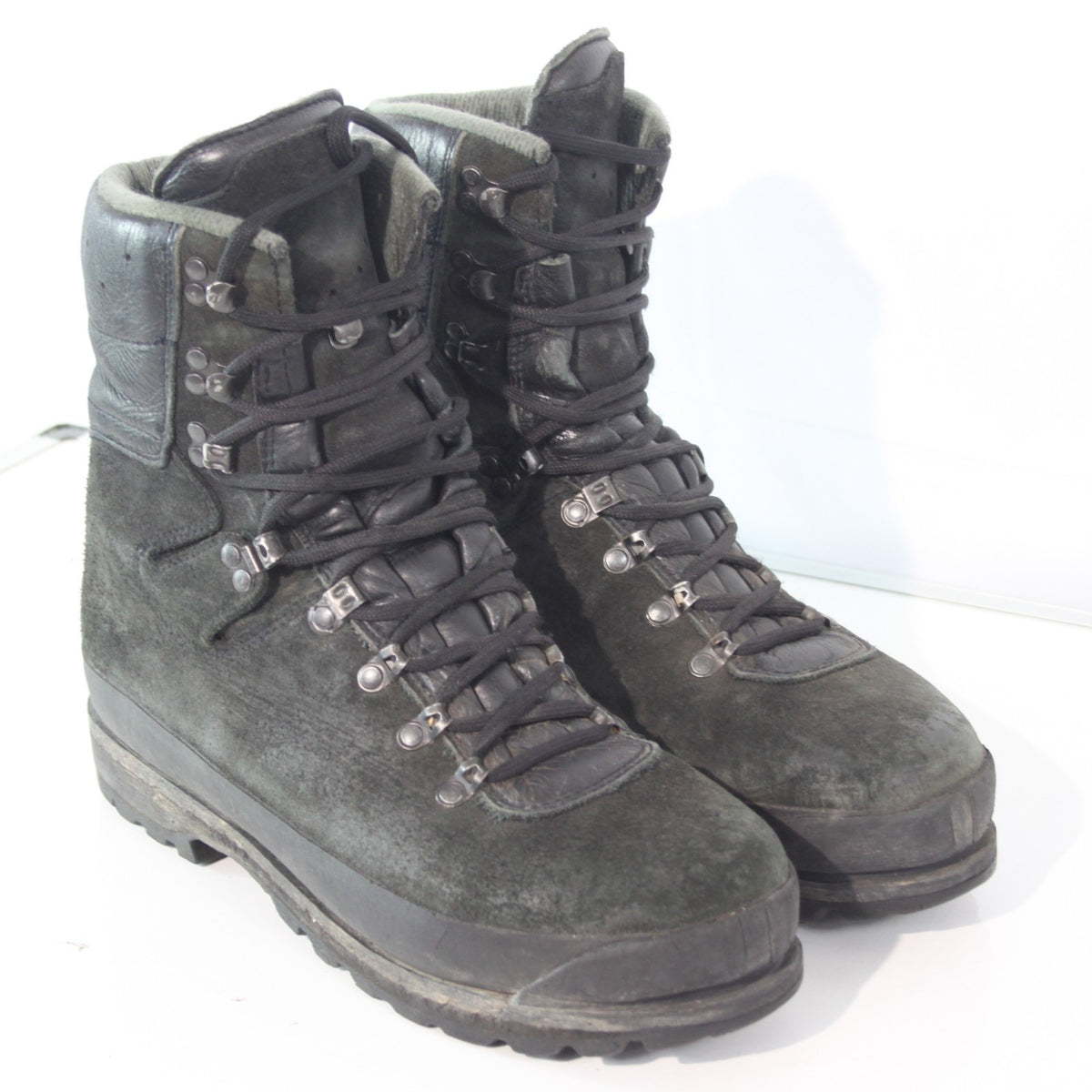 Meindl Austrian Army Mountain Boots Suede Padded Genuine Surplus EU45 (3869