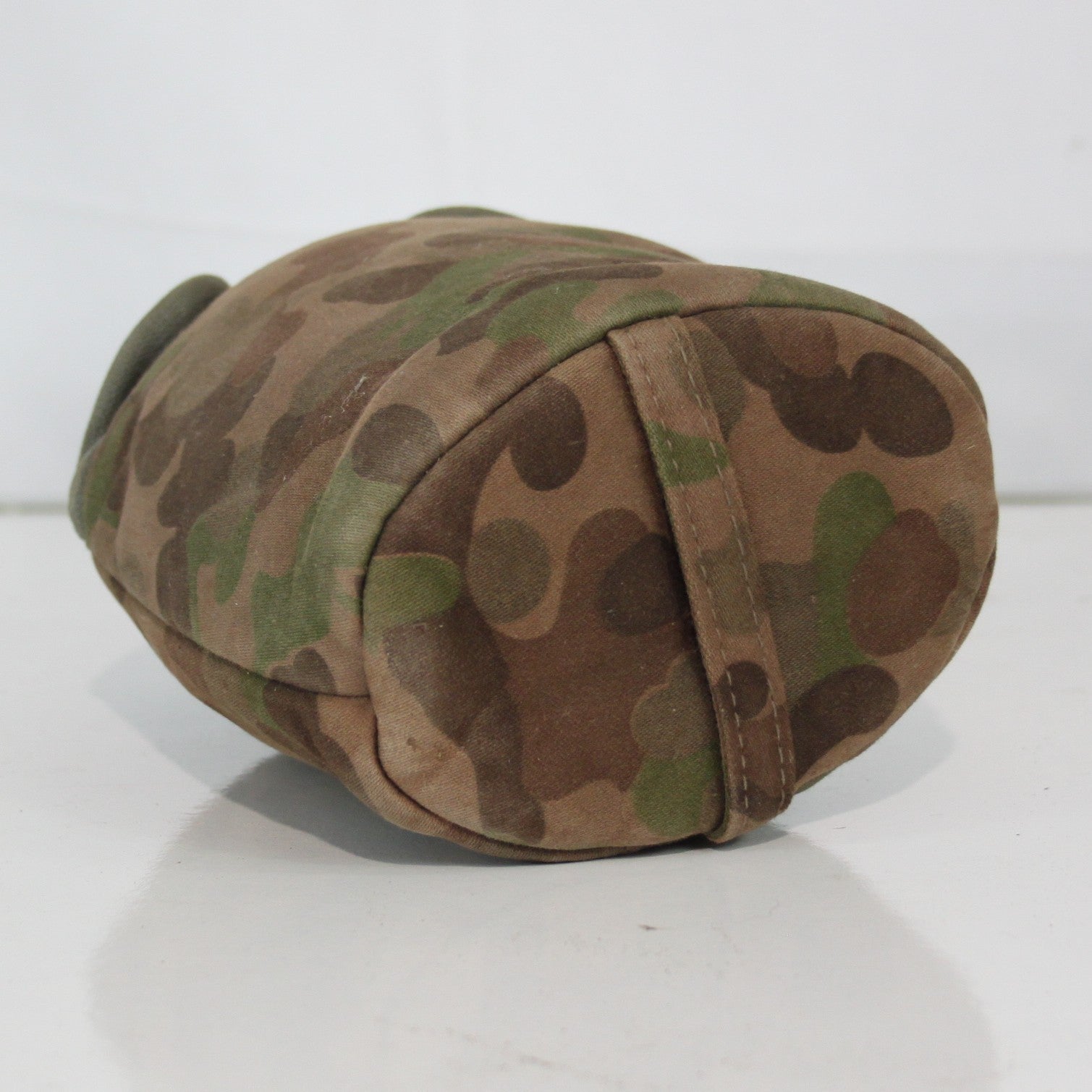 Genuine Surplus Austrian Pea Camo Water Bottle Screw Top Belt Clip Cover (3463)