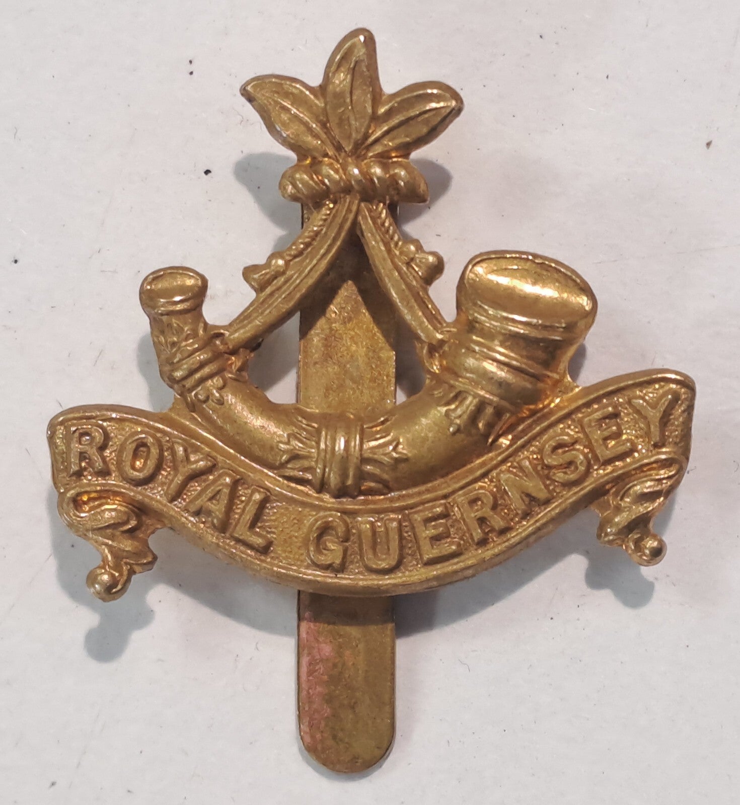 Genuine Surplus British Army Military Cap Badge Royal Guernsey Light Infant 2627