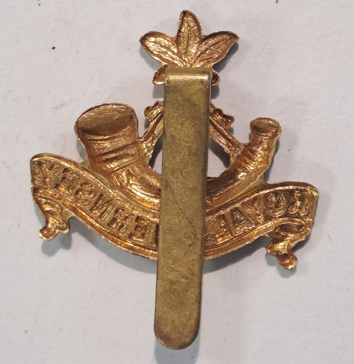Genuine Surplus British Army Military Cap Badge Royal Guernsey Light Infant 2627