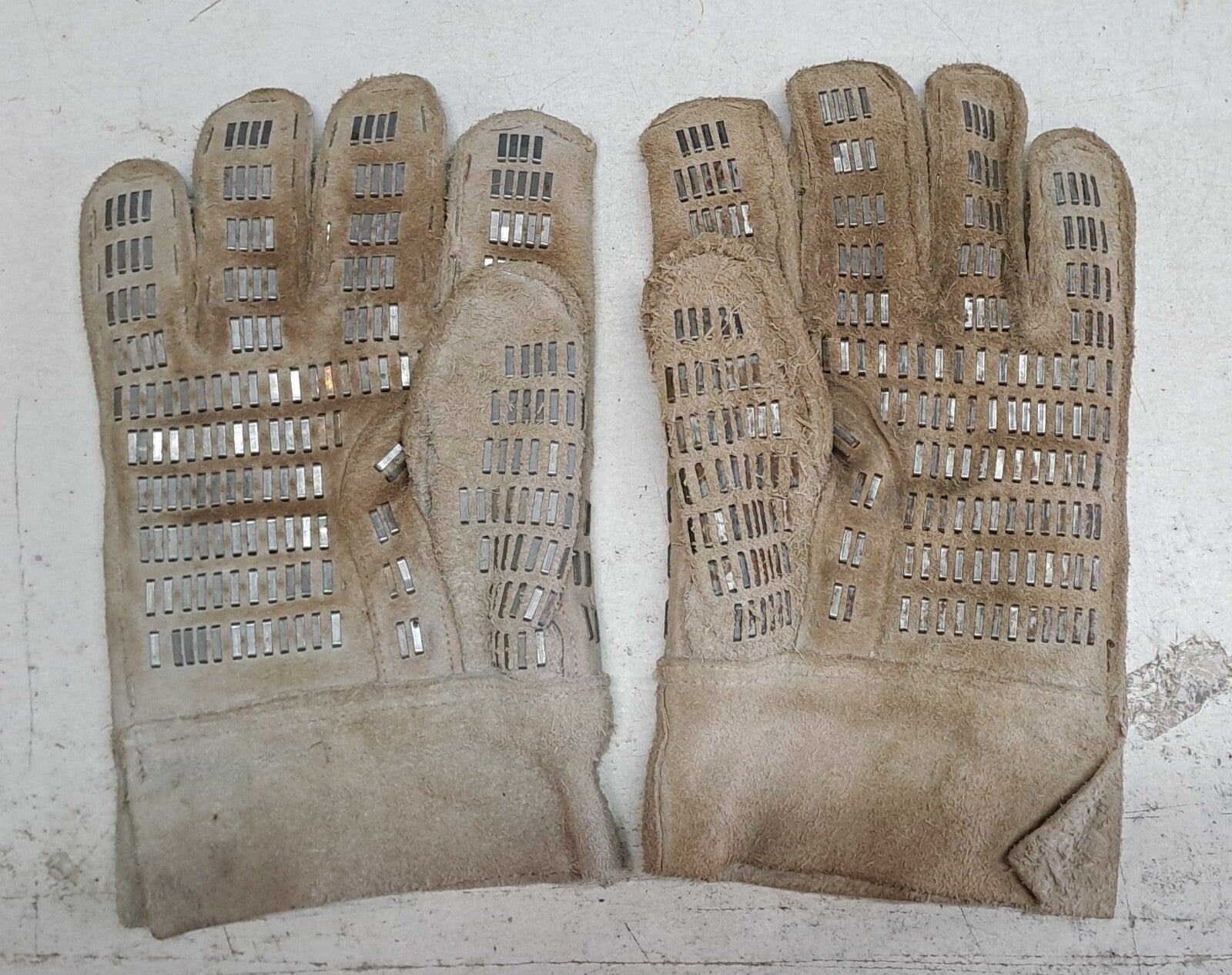 Genuine Surplus Leather and Metal Cable Handling Working Gloves One Size (3035)