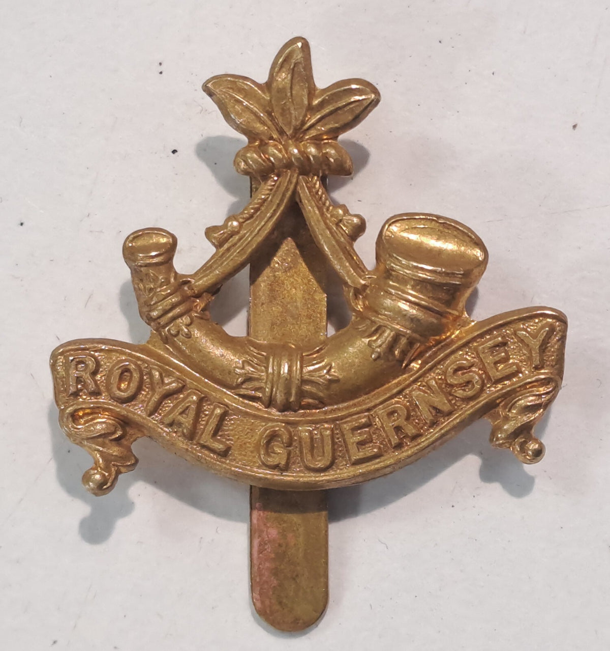 Genuine Surplus British Army Military Cap Badge Royal Guernsey Light Infant 2627
