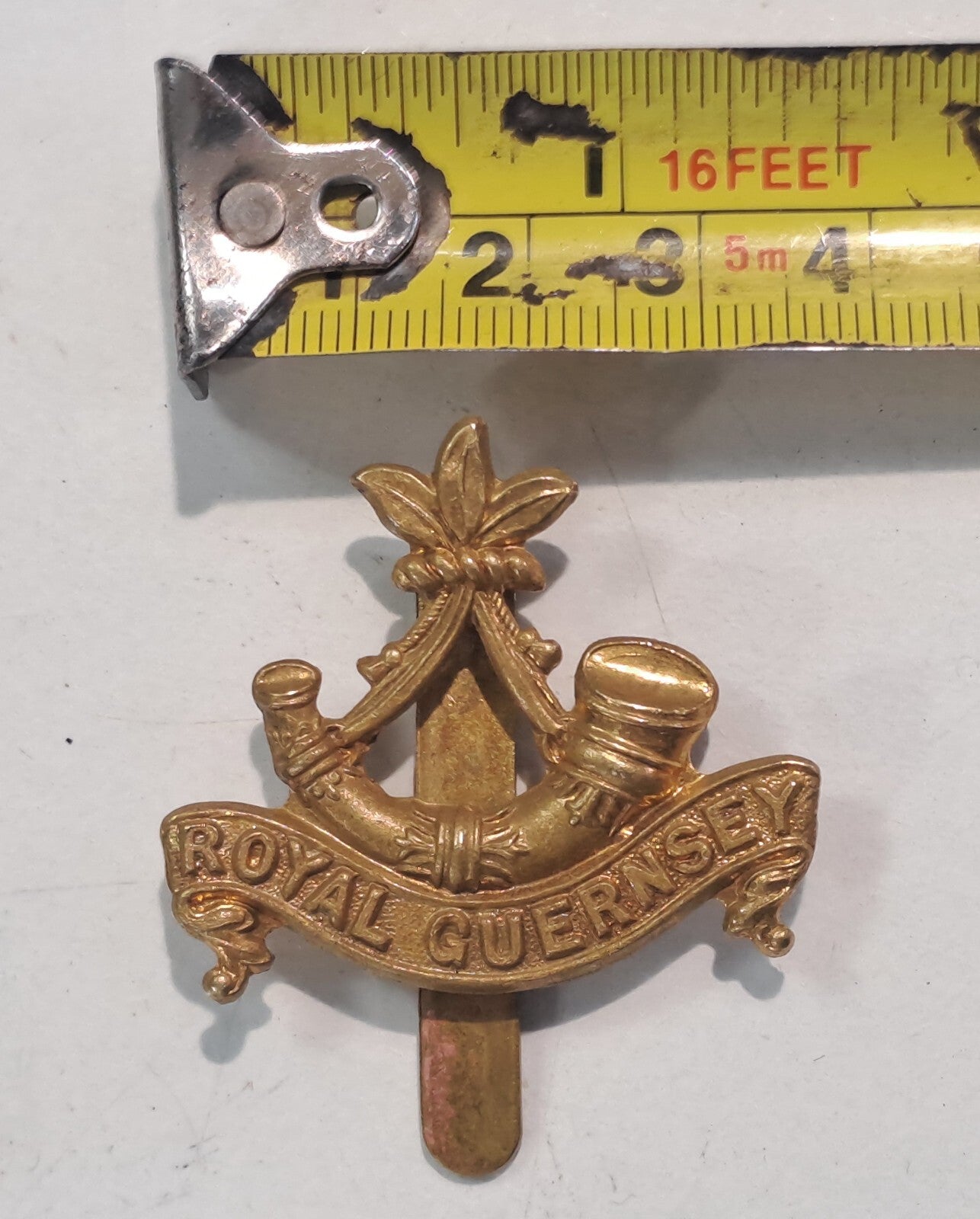 Genuine Surplus British Army Military Cap Badge Royal Guernsey Light Infant 2627