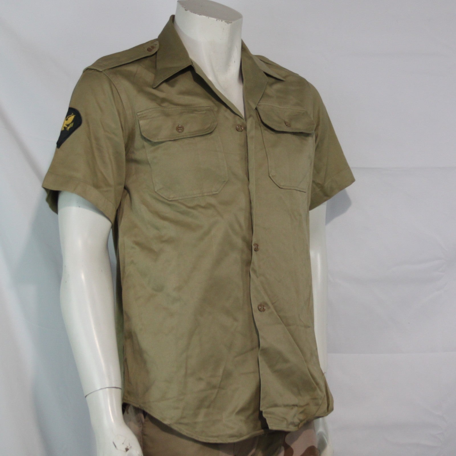 Genuine Surplus US Army Military Vintage WW2 Short Sleeve Shirt Badged M (3425)