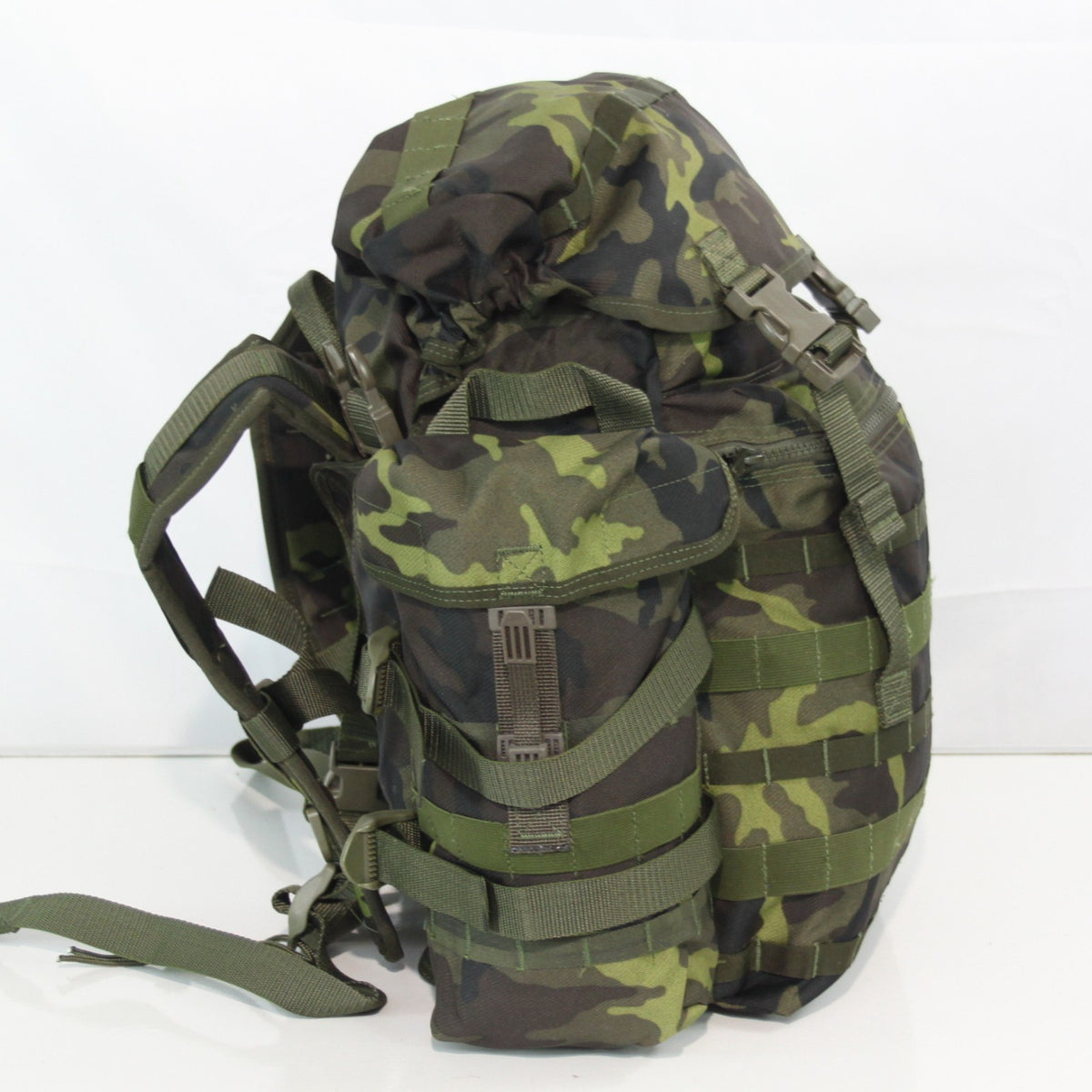 NEW Genuine Surplus Czech Army Rucksack Daysack Wood Camo Holes in Base (3372)
